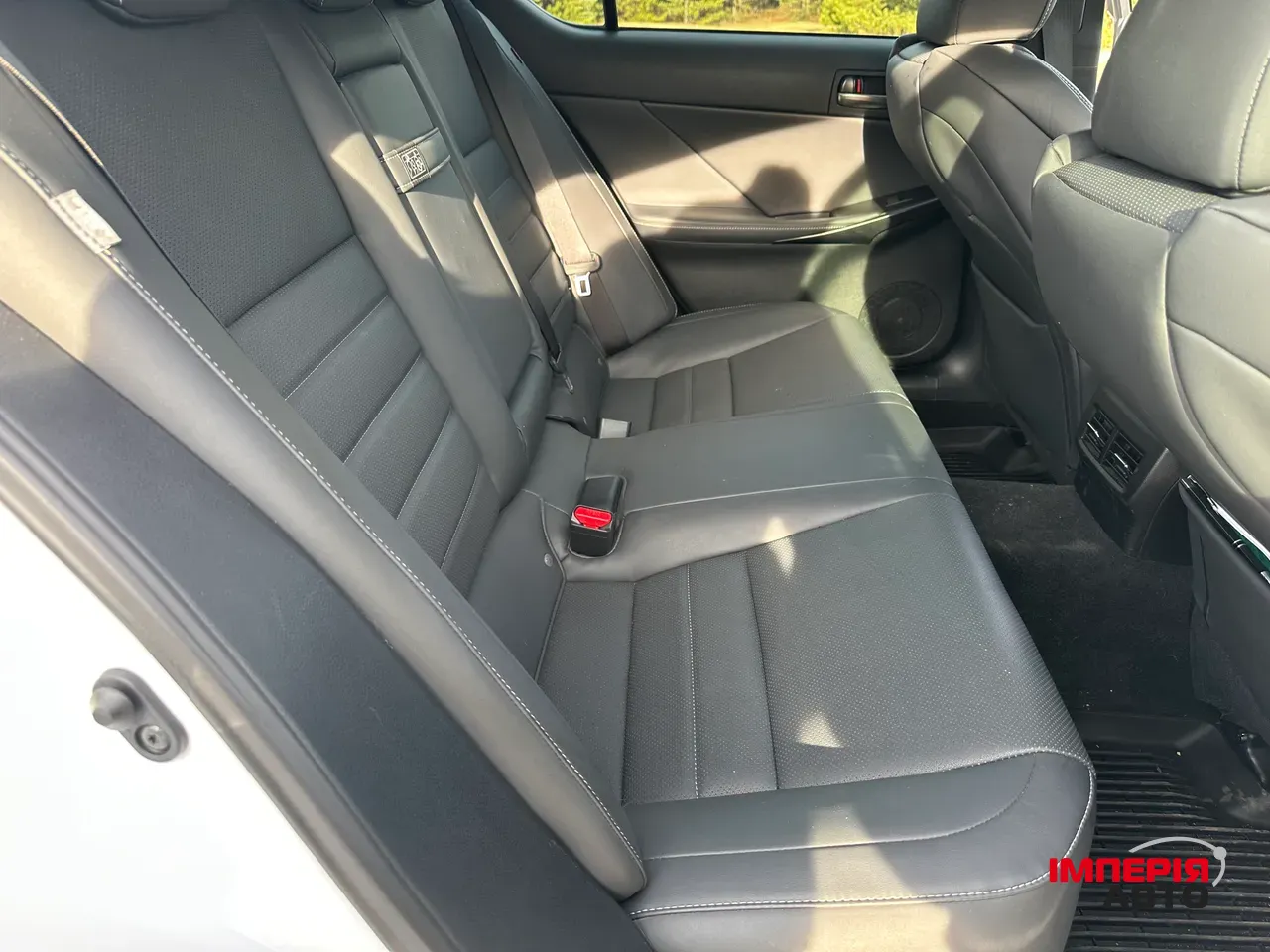 Lexus IS - фото 16