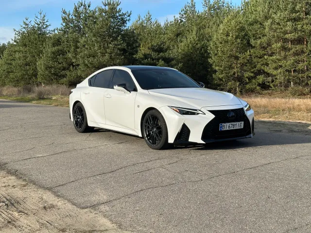 Lexus IS - фото 1