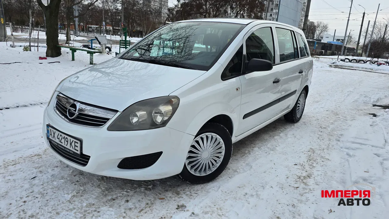 Opel Zafira - фото 1