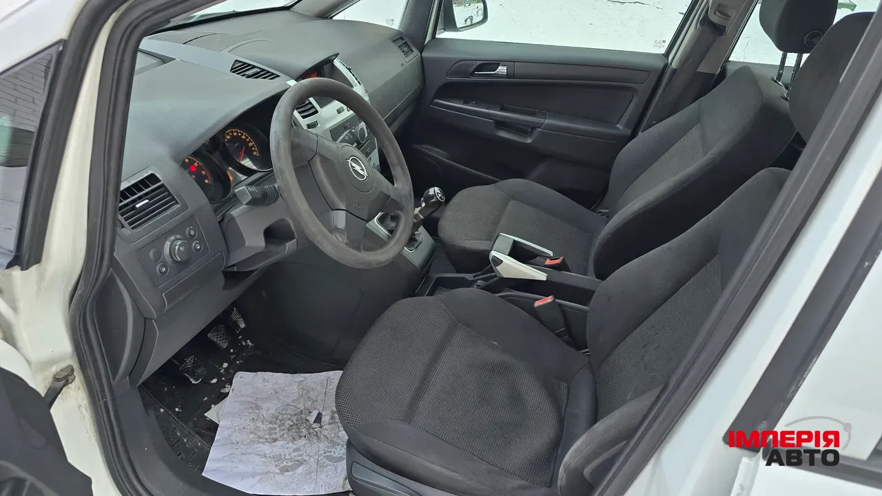 Opel Zafira - фото 8