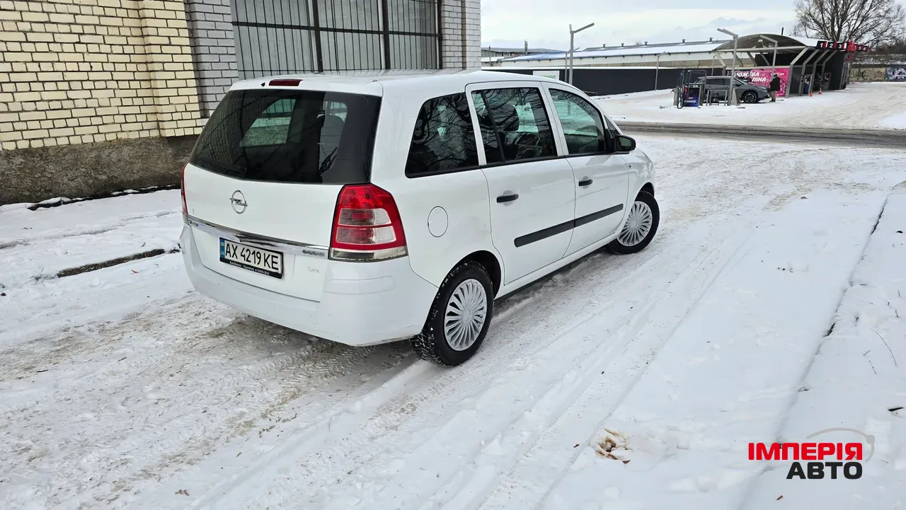 Opel Zafira - фото 4