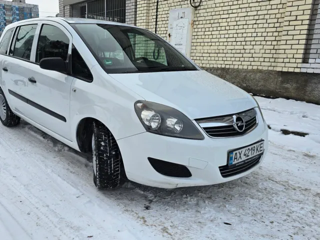 Opel Zafira - фото 3