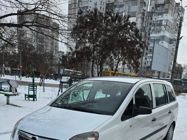 Opel Zafira - фото 2