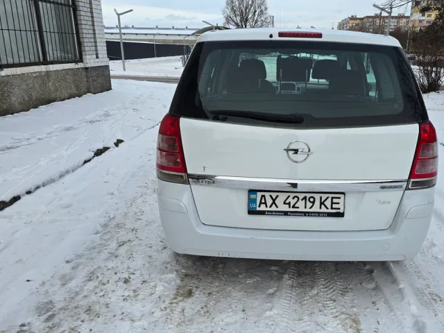 Opel Zafira - фото 5