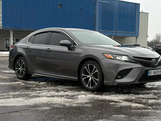 Toyota Camry - фото 2