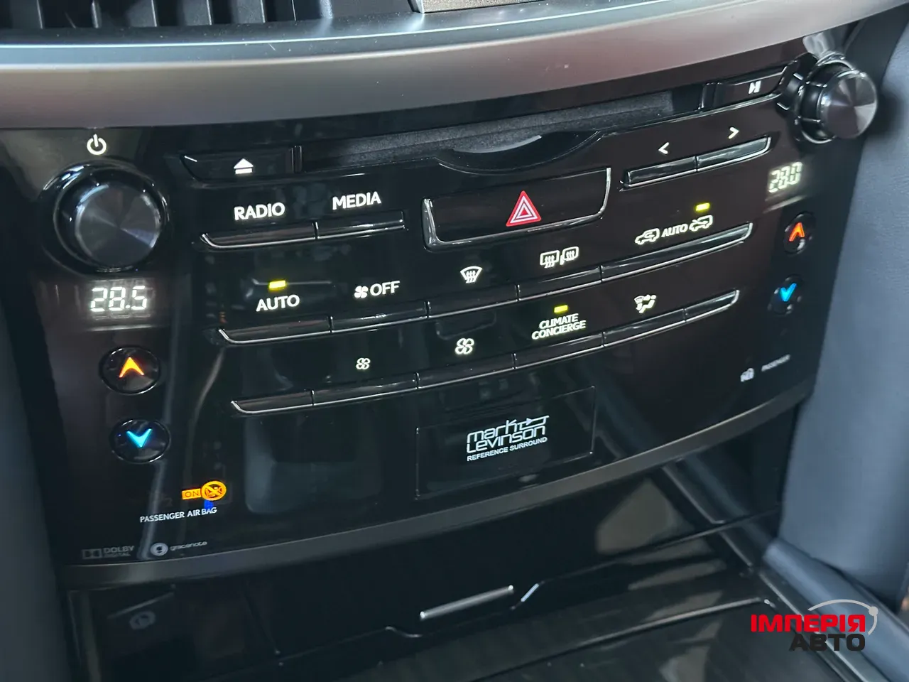 Lexus LX - фото 11