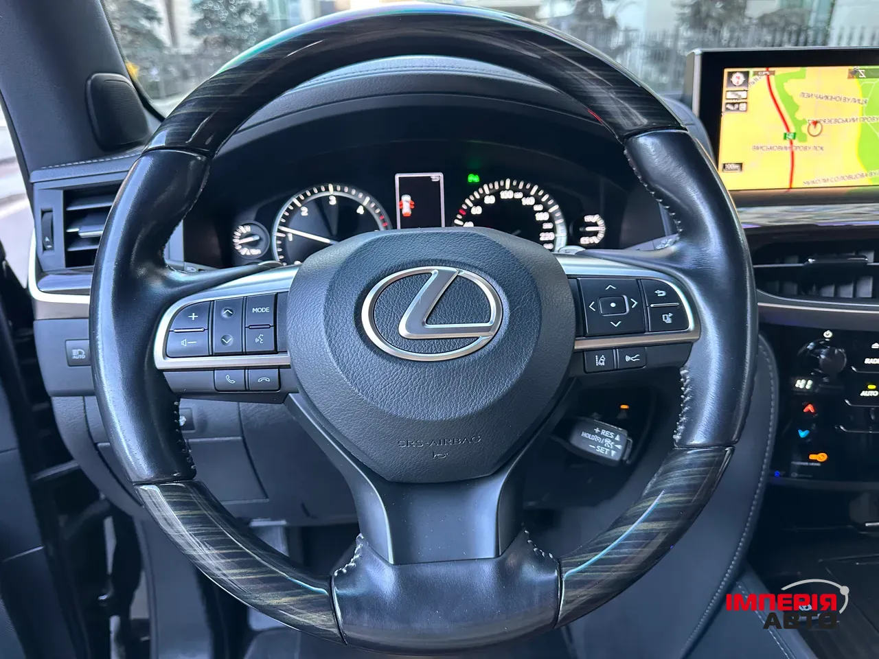 Lexus LX - фото 10