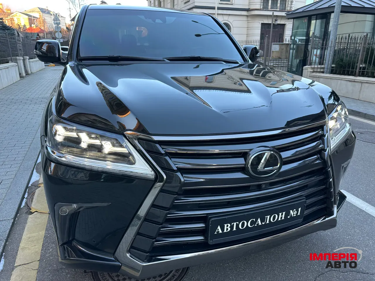 Lexus LX - фото 1