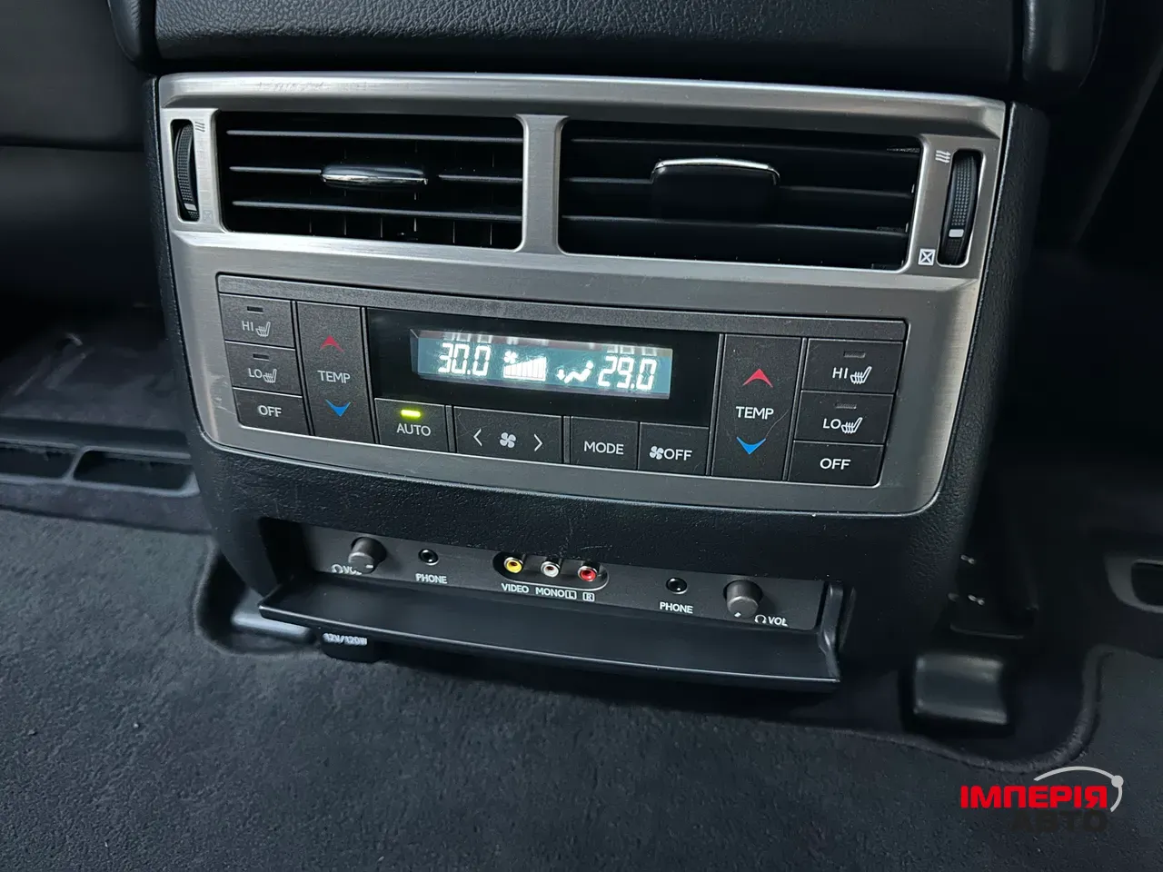 Lexus LX - фото 9