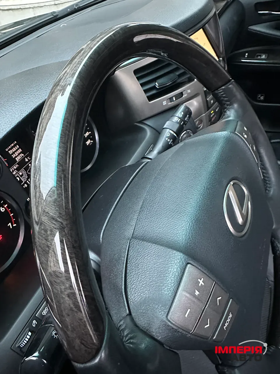 Lexus LX - фото 7