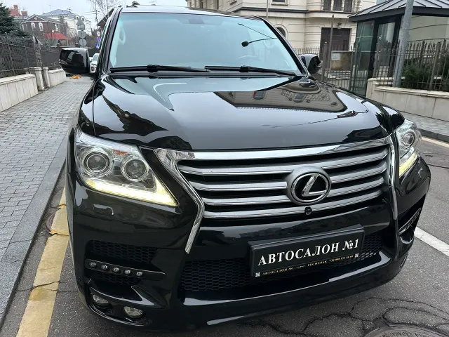 Lexus LX - фото 1