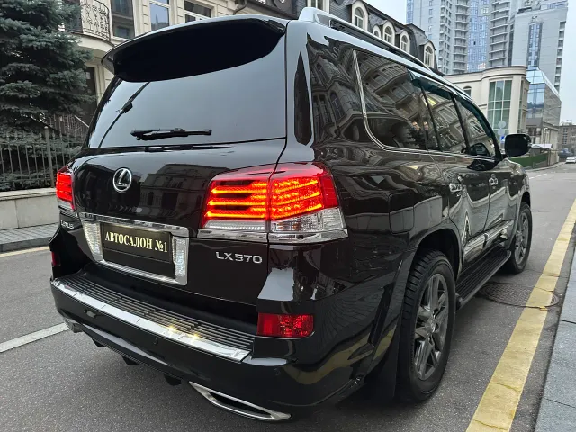 Lexus LX - фото 3