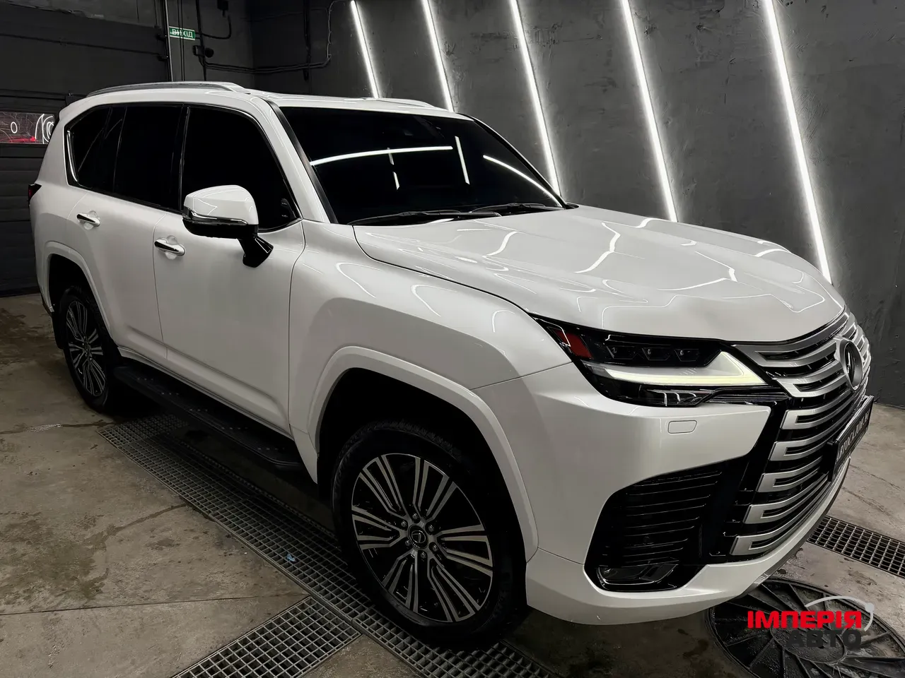 Lexus LX - фото 11