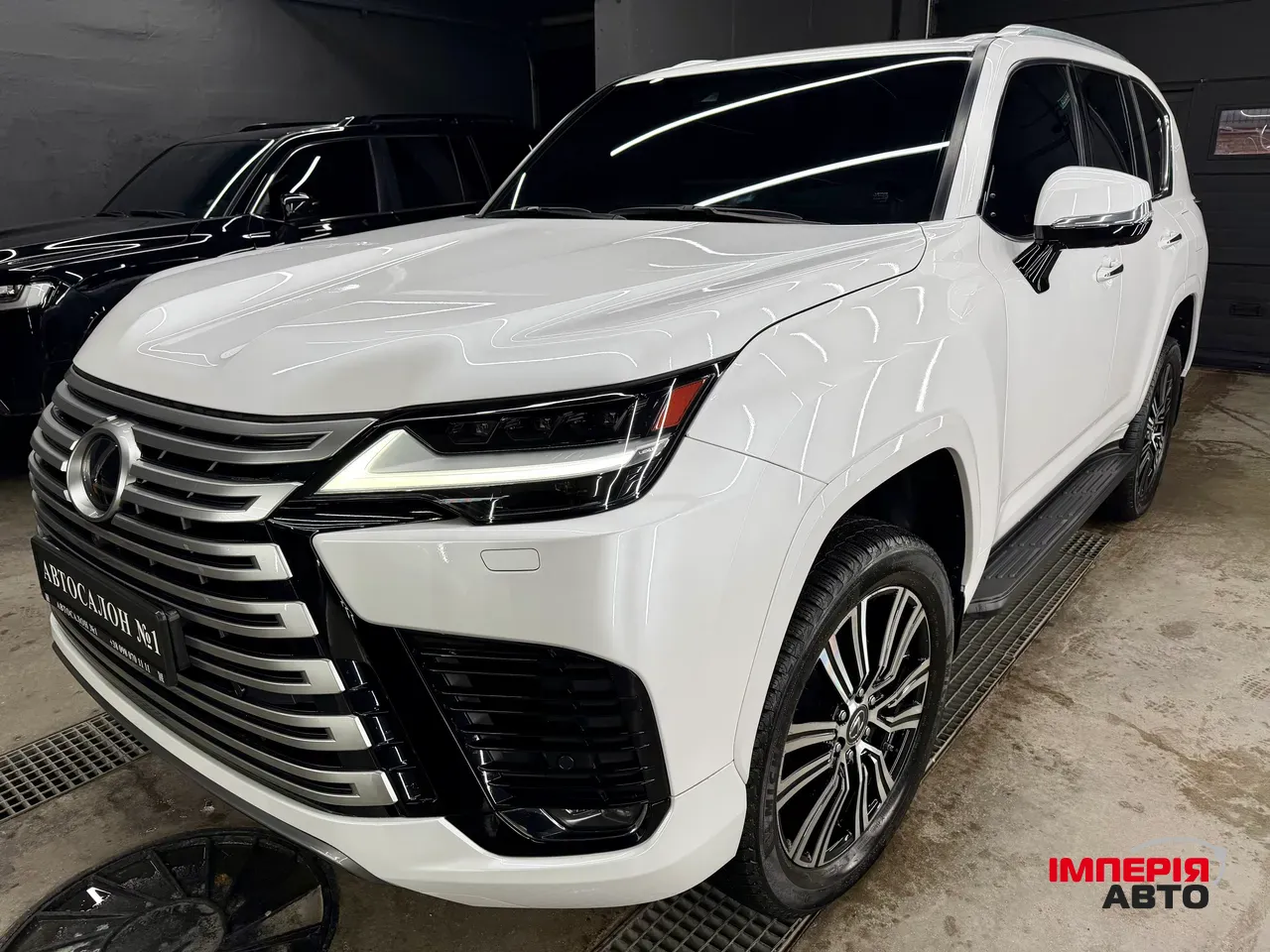Lexus LX - фото 2