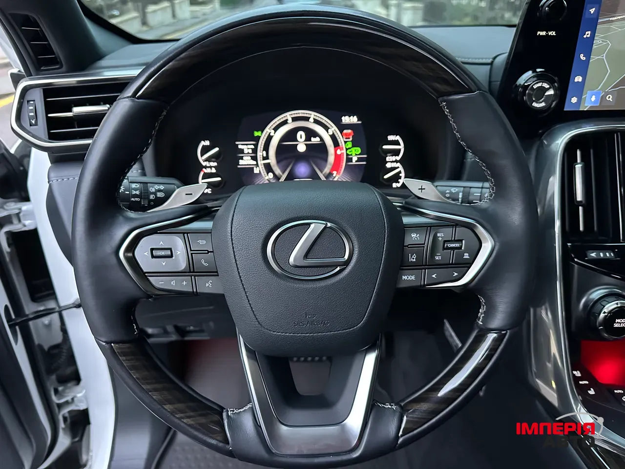 Lexus LX - фото 8