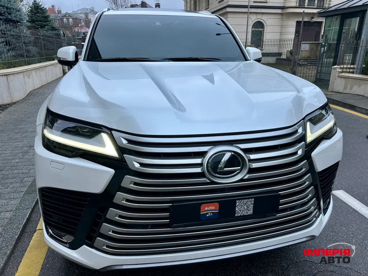 Lexus LX - фото 1