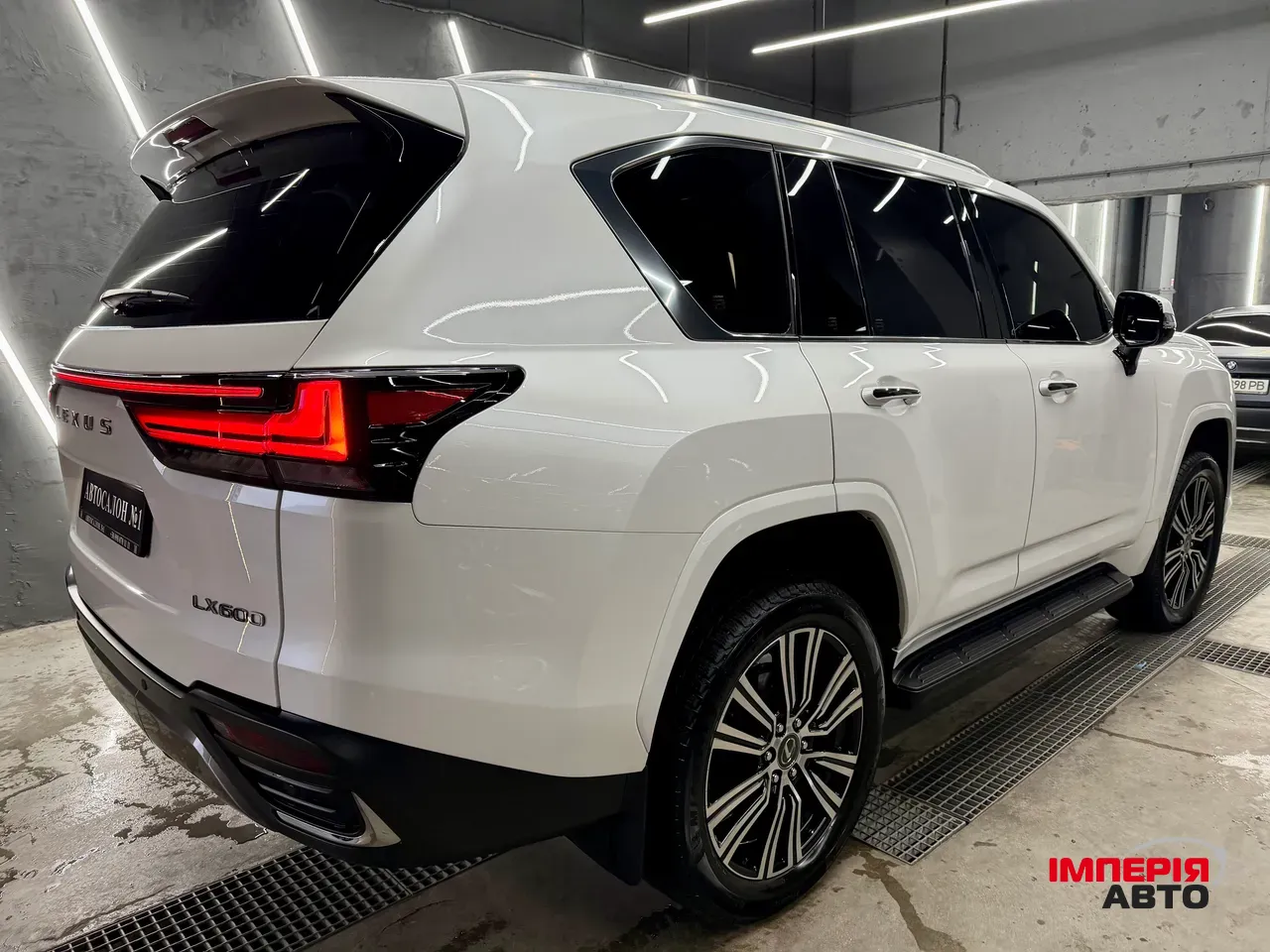 Lexus LX - фото 10
