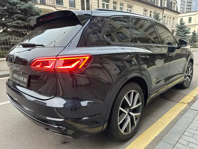 Volkswagen Touareg - фото 5