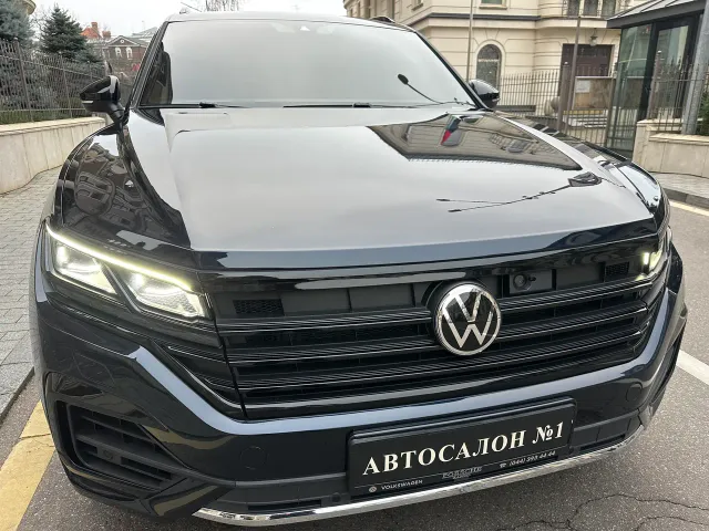 Volkswagen Touareg - фото 1
