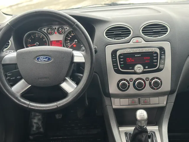 Ford Focus - фото 5