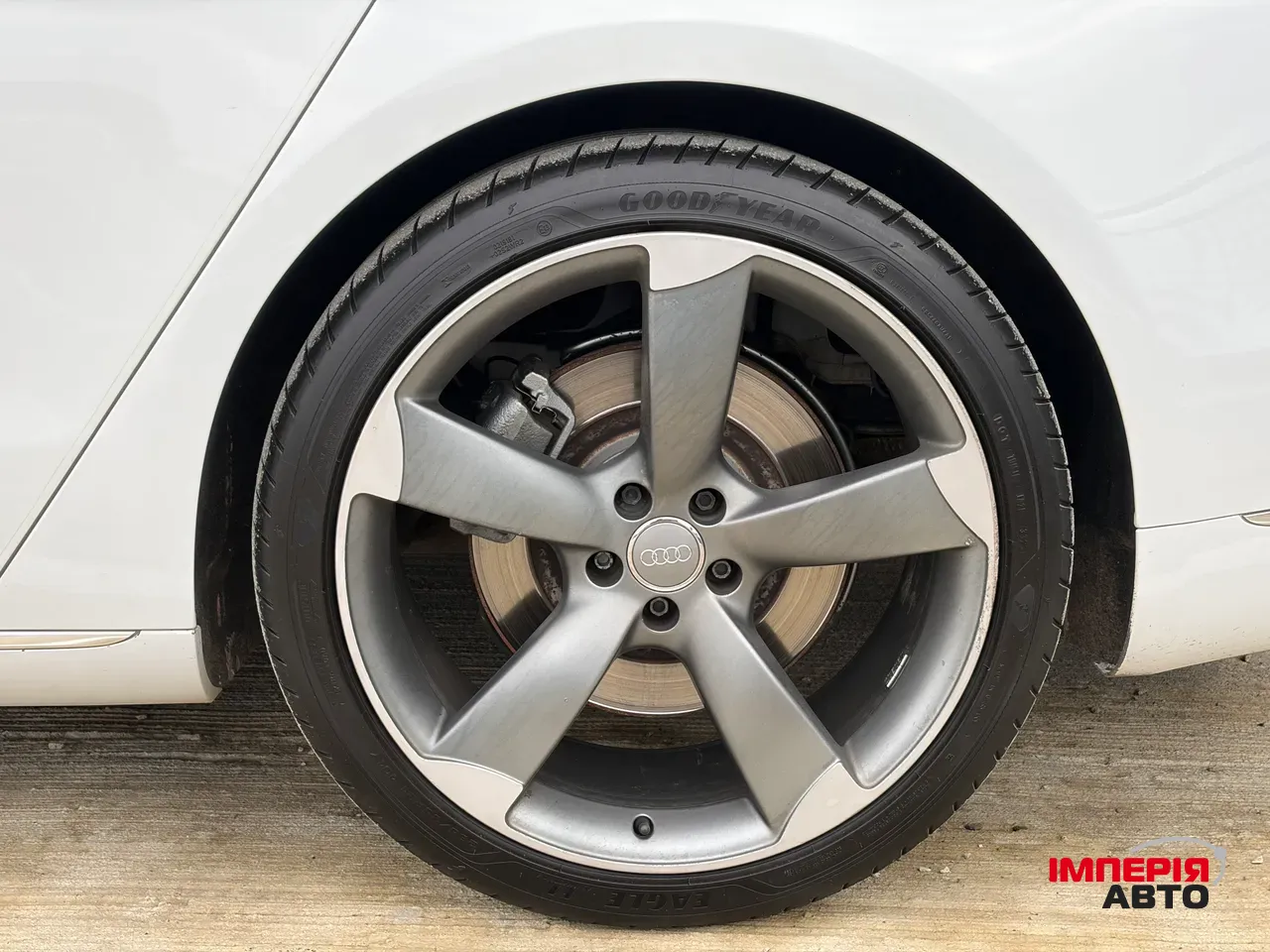 Audi A8 - фото 13