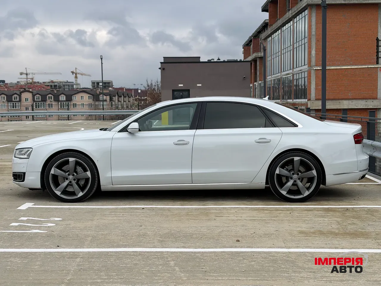 Audi A8 - фото 4