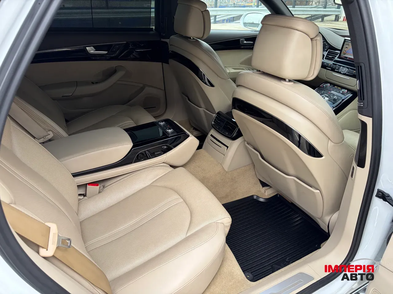 Audi A8 - фото 19
