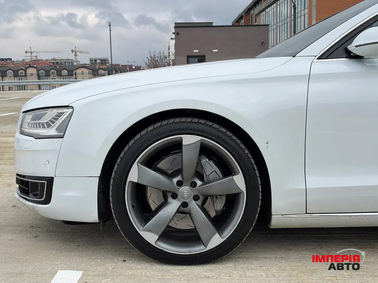 Audi A8 - фото 9