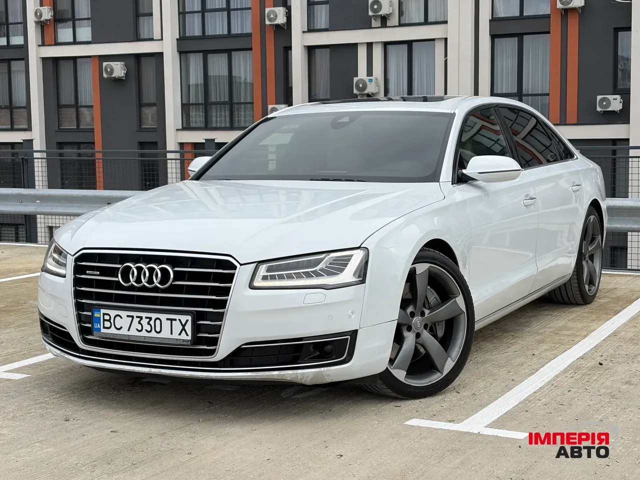 Audi A8 - фото 1