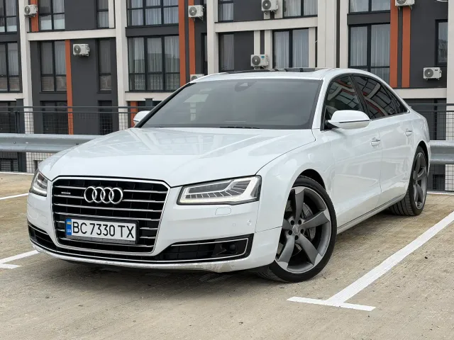 Audi A8 - фото 1