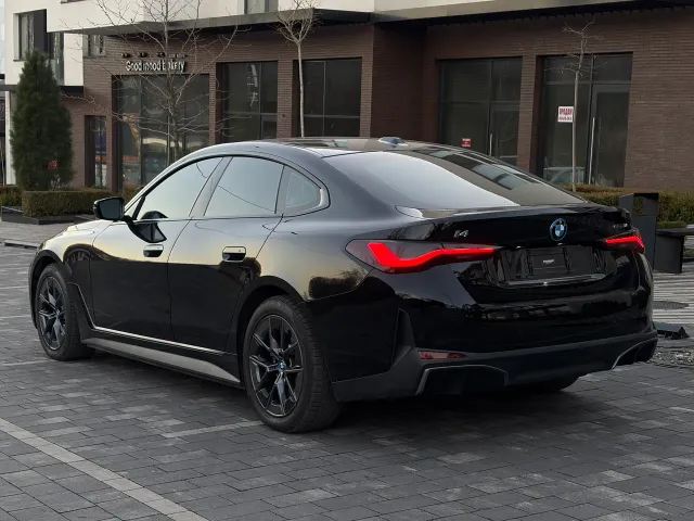 BMW i4 - фото 5
