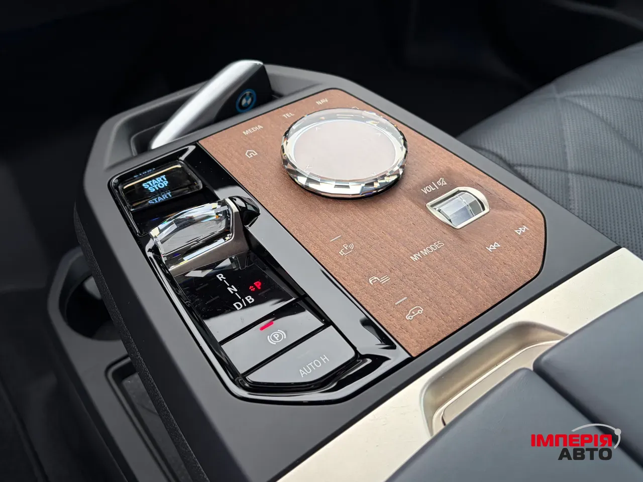 BMW iX - фото 31