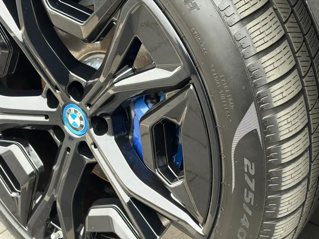 BMW iX - фото 4