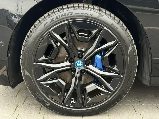 BMW iX - фото 5