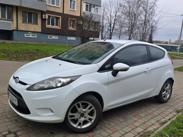 Ford Fiesta - фото 1