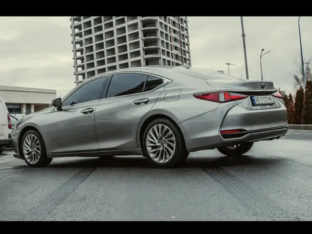 Lexus ES - фото 4