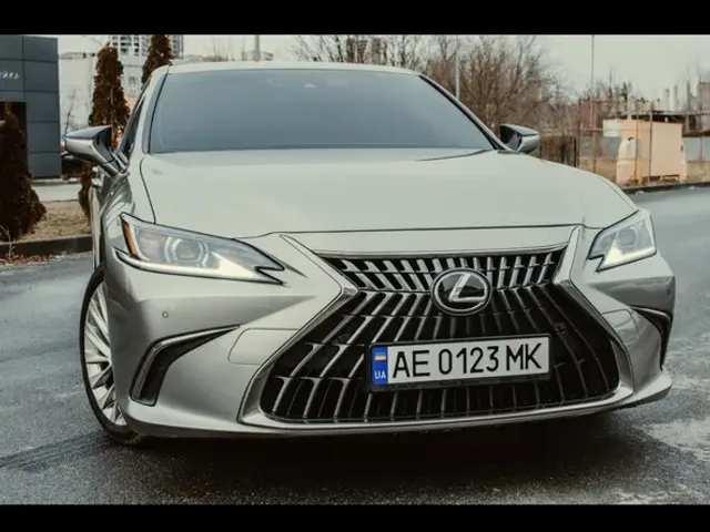 Lexus ES - фото 2