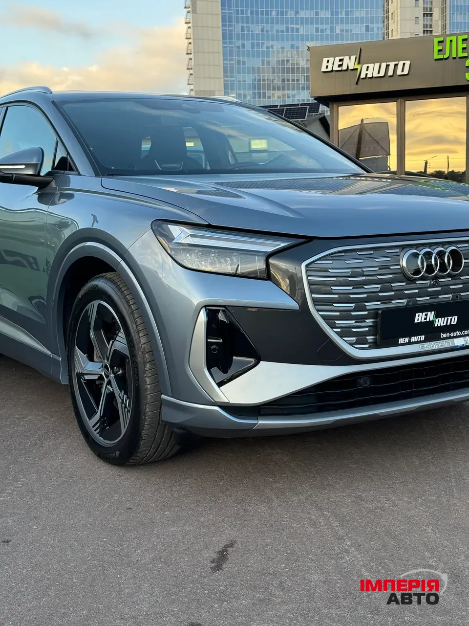 Audi Q4 e-tron - фото 1