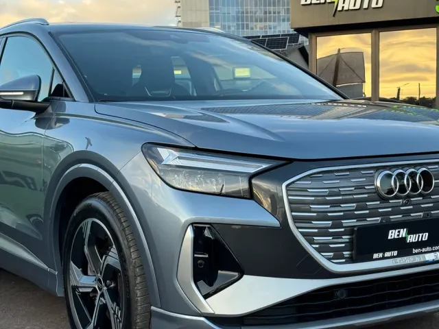 Audi Q4 e-tron - фото 1