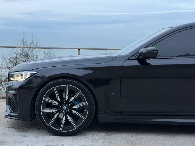 BMW 7 серії - фото 4