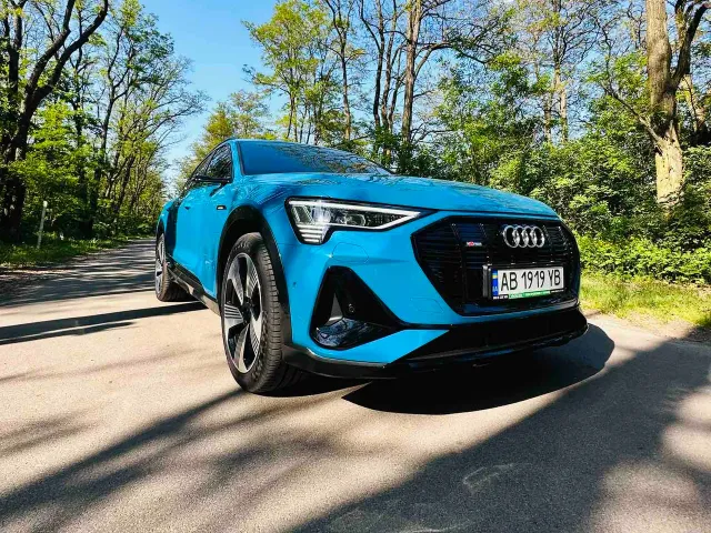 Audi e-tron S - фото 4