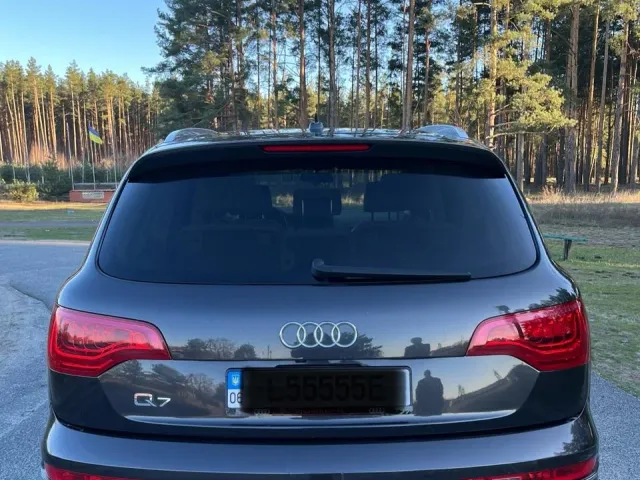 Audi Q7 - фото 4