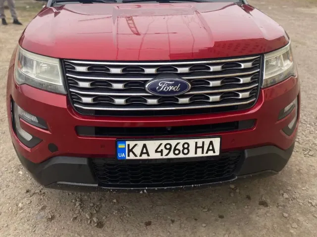 Ford Explorer - фото 1