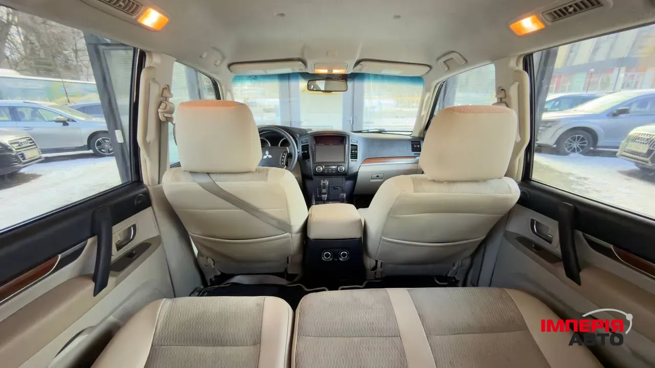 Mitsubishi Pajero - фото 11