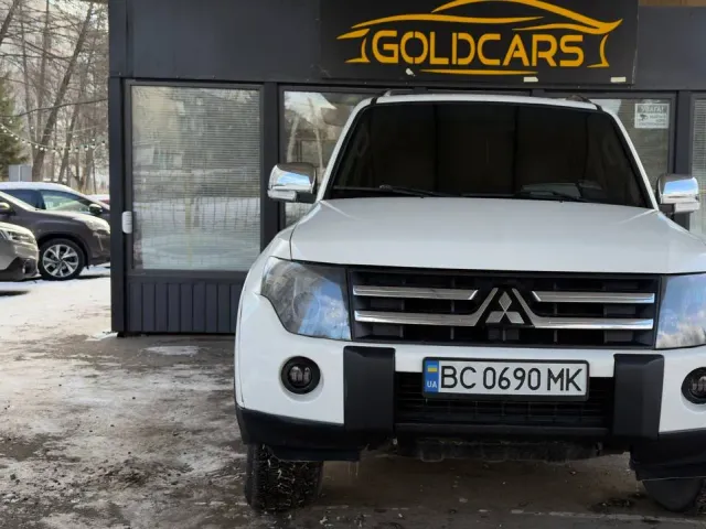 Mitsubishi Pajero - фото 1
