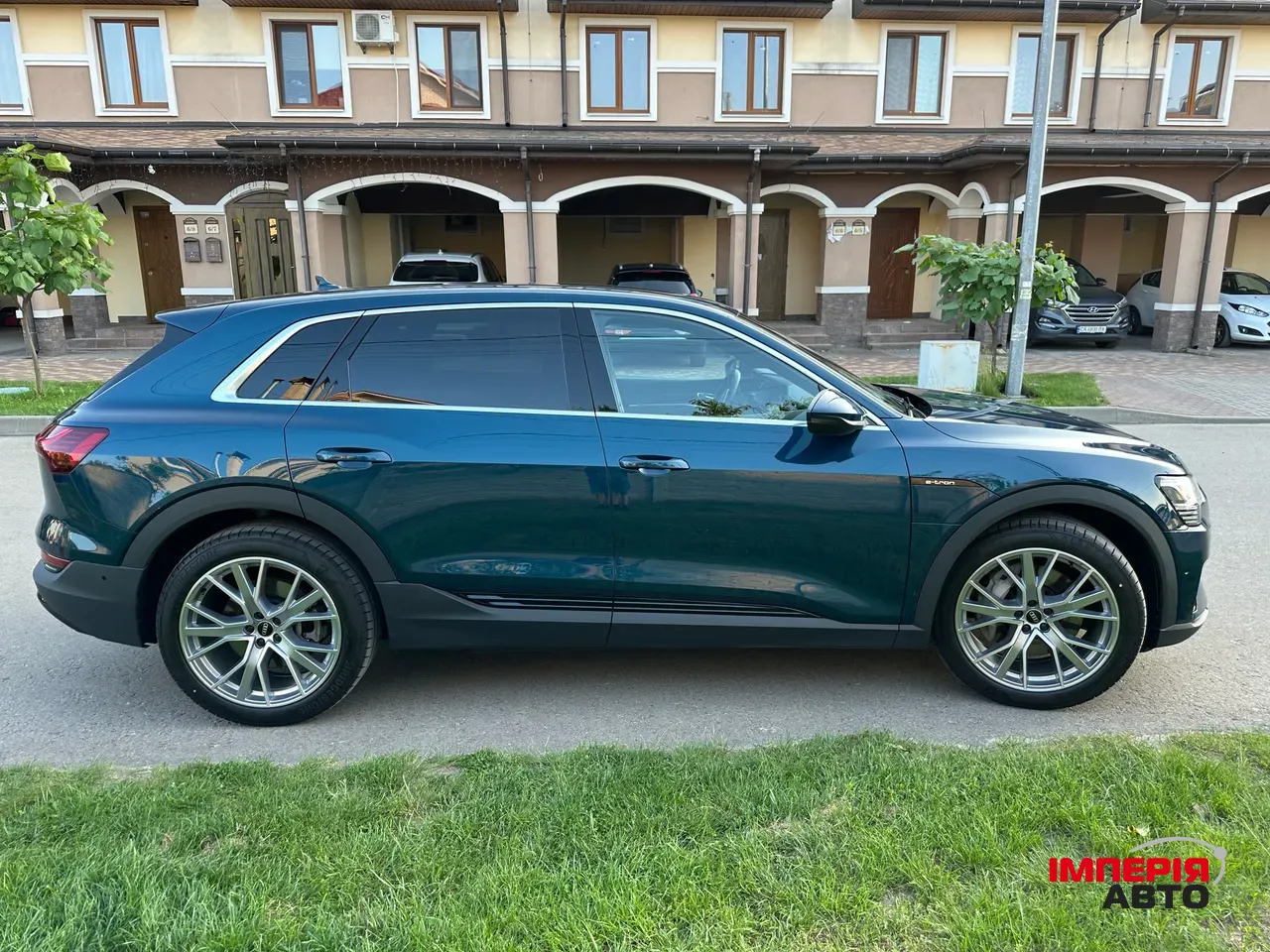 Audi e-tron - фото 2