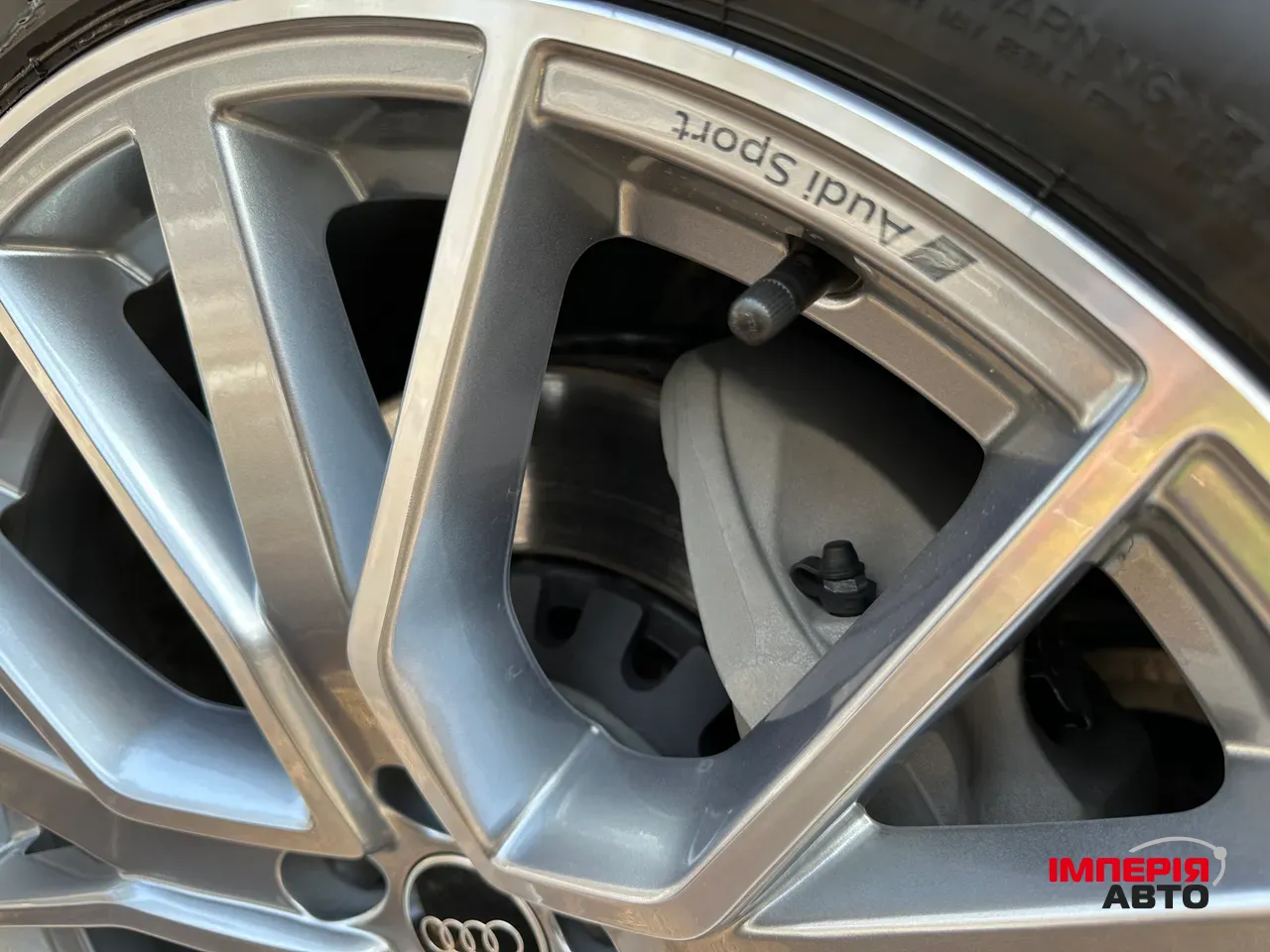 Audi e-tron - фото 5