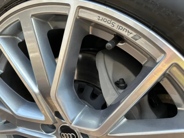 Audi e-tron - фото 5