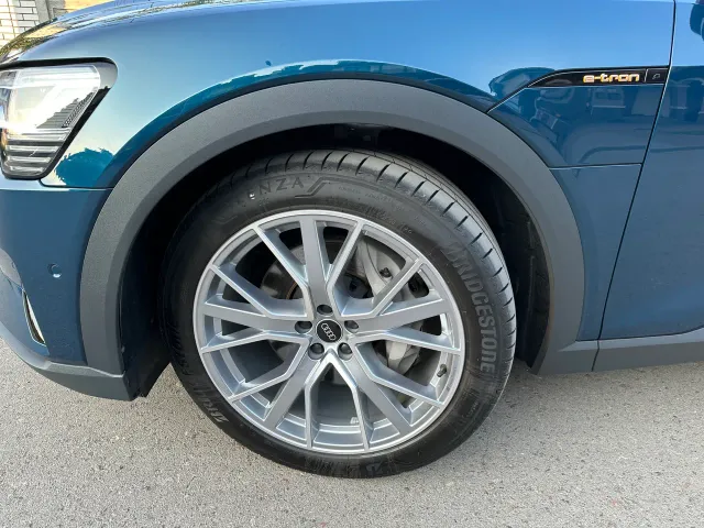 Audi e-tron - фото 3