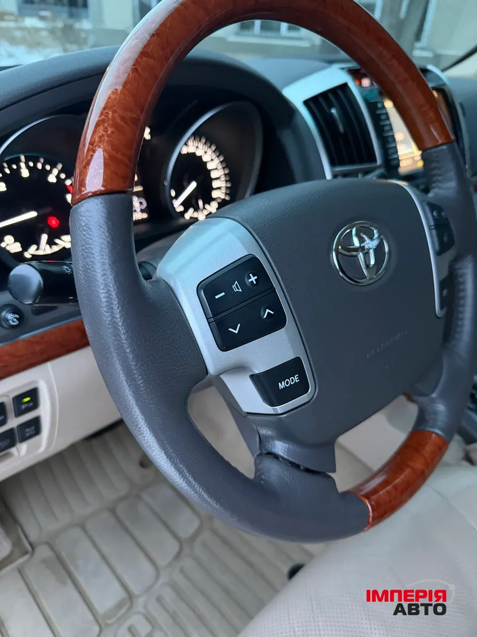 Toyota Land Cruiser - фото 8